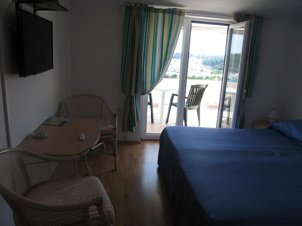 Guest House Zimmer F1 Pula Dış mekan fotoğraf