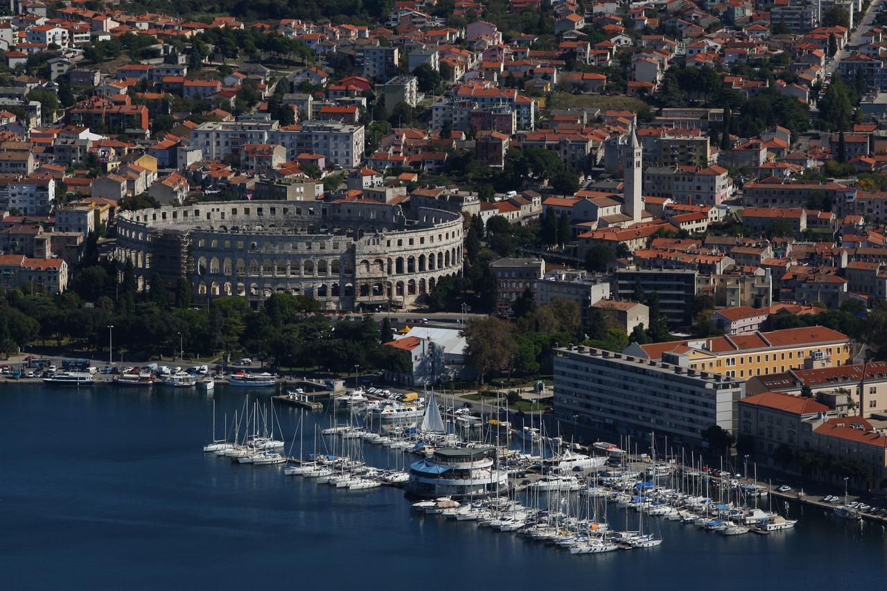 Guest House Zimmer F1 Pula Dış mekan fotoğraf